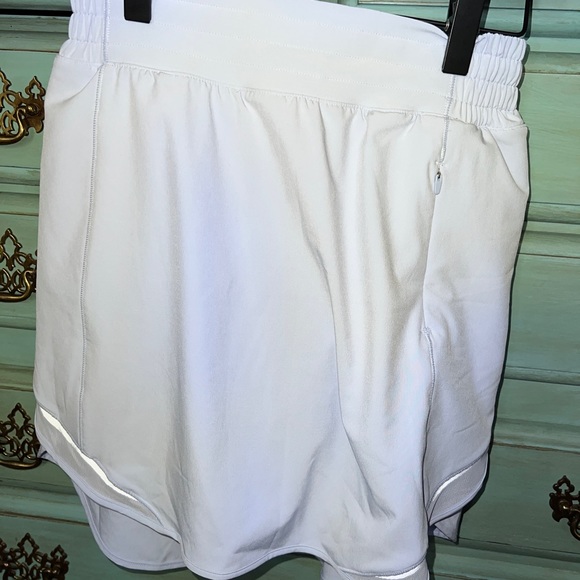 Lululemon Hottie Hot skirt - Picture 1 of 3